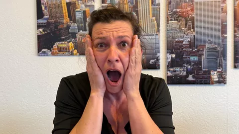 Maria Lässig - Connect Austria Werbeagentur Kärnten Webdesign beim Versuch "OMG" bildlich darzustellen